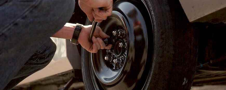 Changing a Travel Trailer Tire: This Is How You Do It