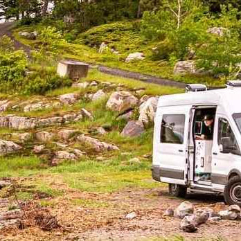 Top 5 Tips & Guides For Living In an RV Motorhome