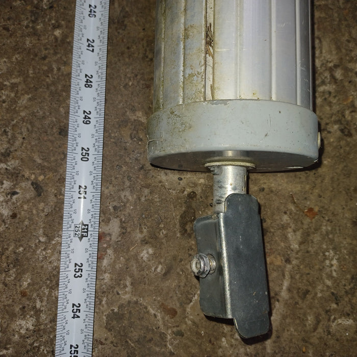 Used Dometic / A&E Awning Roller Tube with Spring 21F ft - 8500