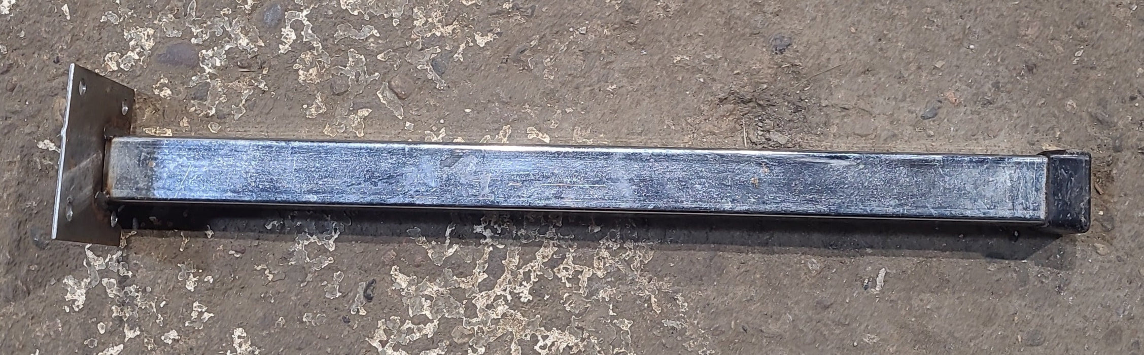 Used Stationary table leg 14 3/4" - Young Farts RV Parts