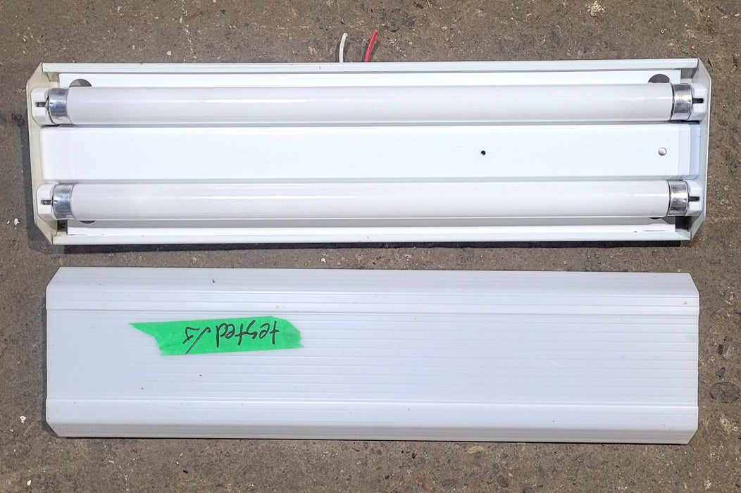 Used Sunbeam Model 550 Dual Florescent light fixture