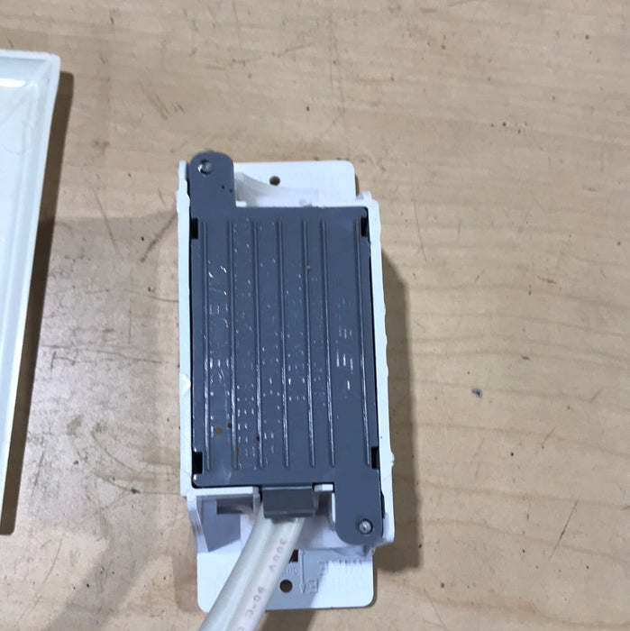 Used RV 15A-125V Wall Receptacle/Outlet - SLATER ELEC. INC.