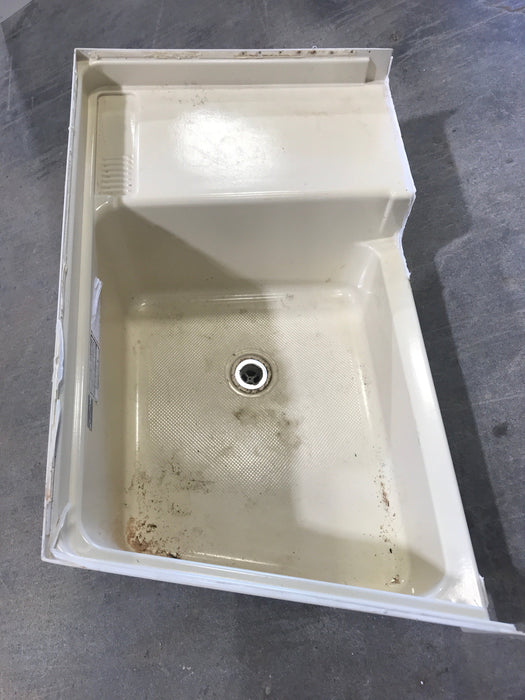 Used RV Step Bath Tub 39 1/2” x 24” - Right Hand Drain