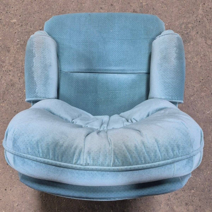 Used RV Chair - 38 1/4" H x 25" W x 28" D