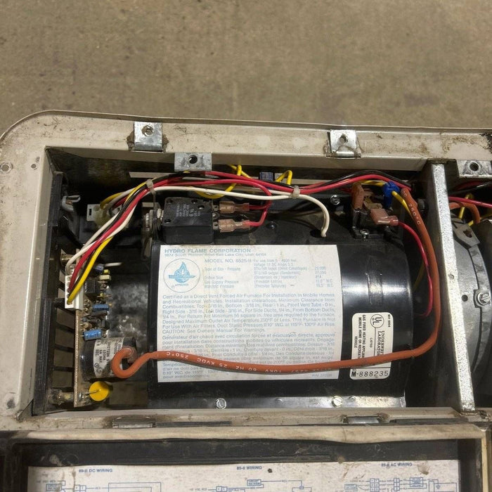 25000 BTU USED 8525 II HYDROFLAME RV Propane Furnace