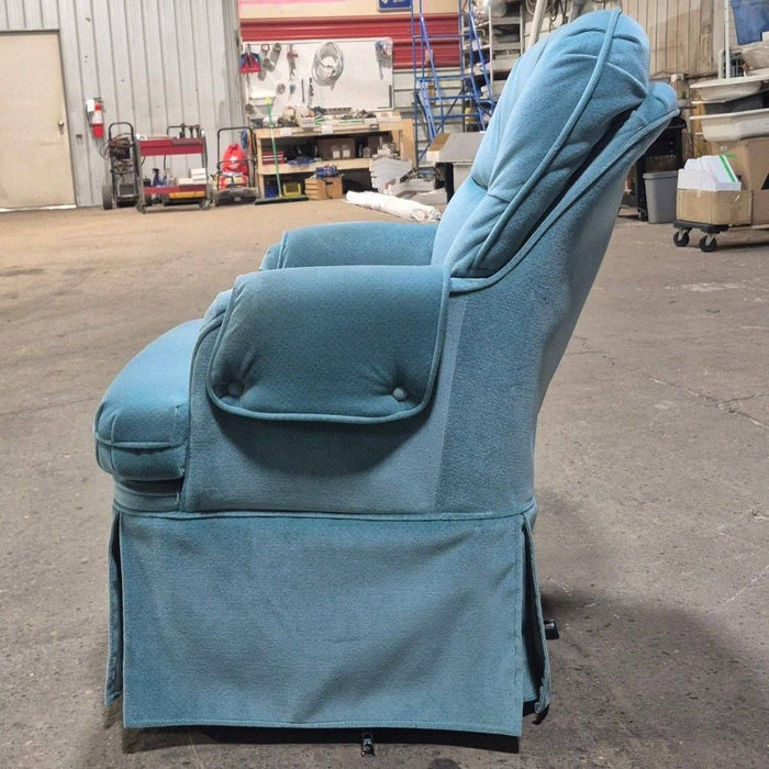 Used RV Chair - 38 1/4" H x 25" W x 28" D