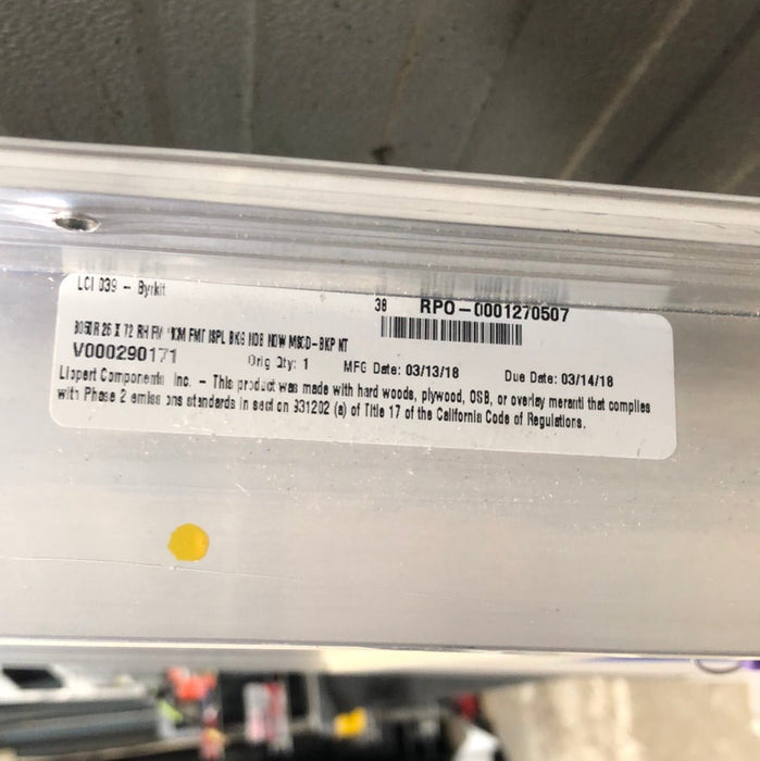 Used Rv Radius Entry Door 25 1/2 x 70 1/2 Lipper V000290171