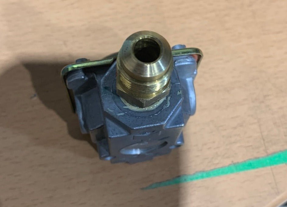 Used Atwood / Wedgewood Propane Regulator - 4725G0006B