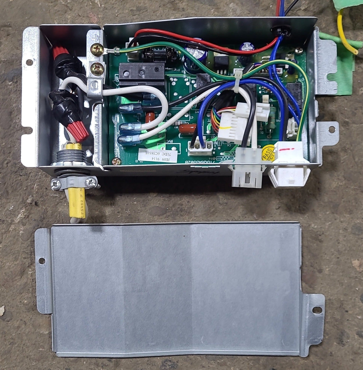 Used Carrier Air Conditioner Control Box - 99-00468-00 — RV Part Shop US