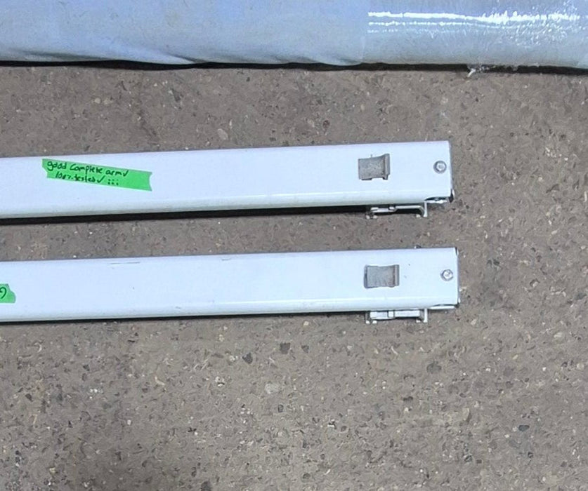 Used Complete Manual Awning Dometic / A&E 11' - Used Canvas