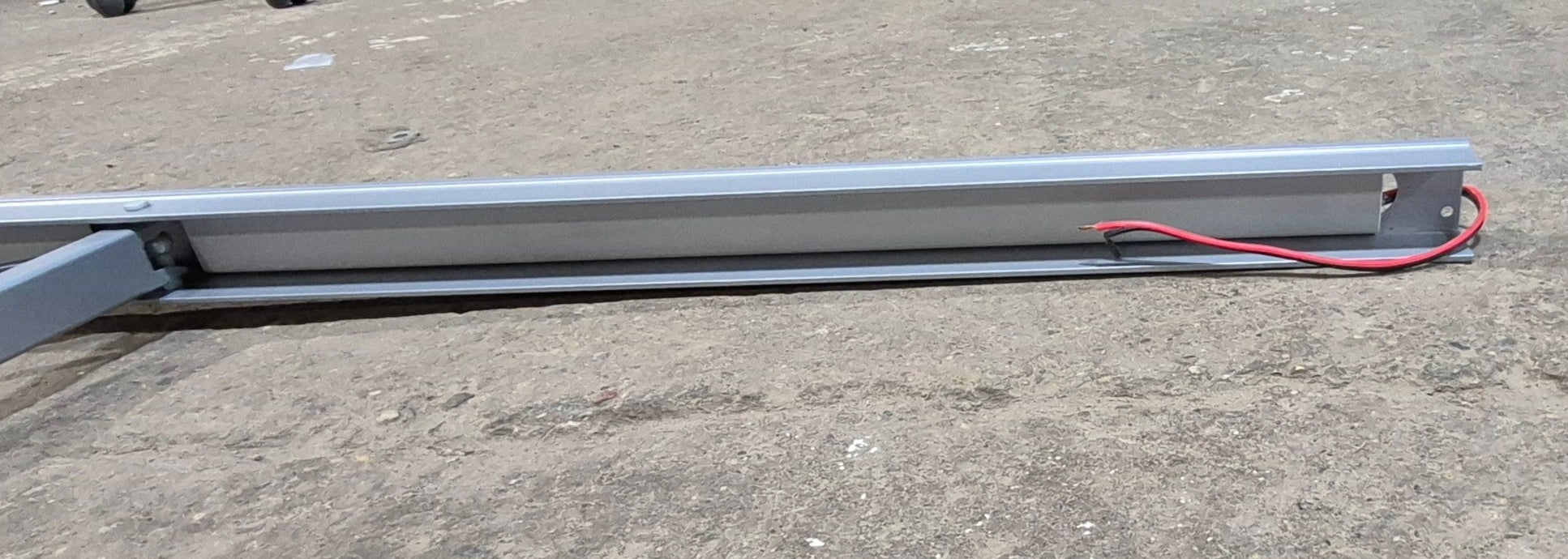 Used Dometic 9100 Power Awning Arm Standard Model RH Power 65 1/2" with Adjustable Pitch Arm 8952002.400P