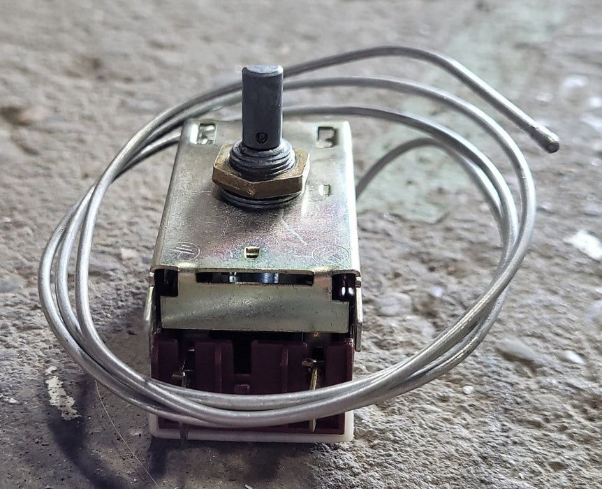 Used Dometic Thermostat 2930523010