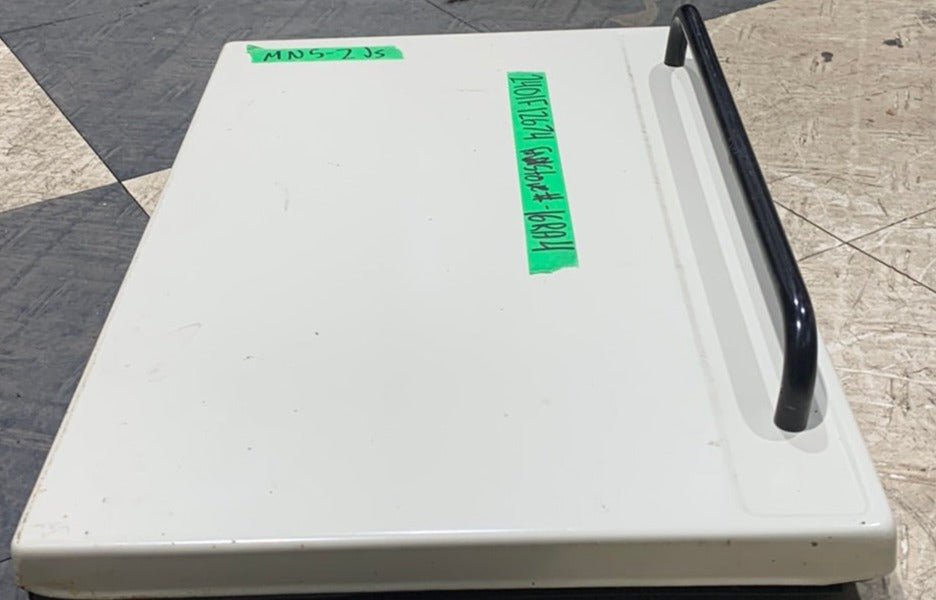 Used Magic Chef Oven Door 2401F12674 (WHITE FACEPLATE) 19 1/2” x 12 1/2”