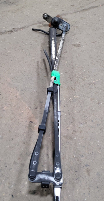 Used Passenger Side Wiper Arm Assembly for 1988 Fleetwood Pace Arrow