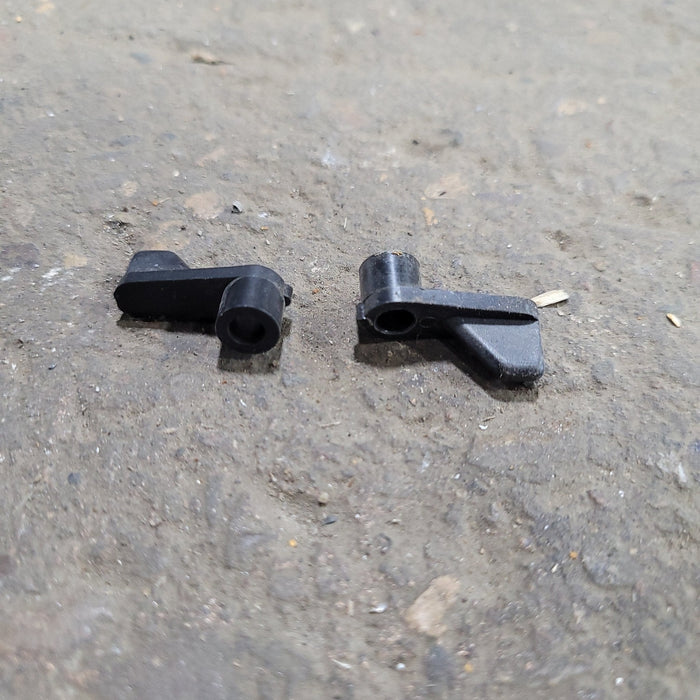 USED PLASTIC SHAFT SCREEN DOOR FOLD-DOWN TURN KNOB