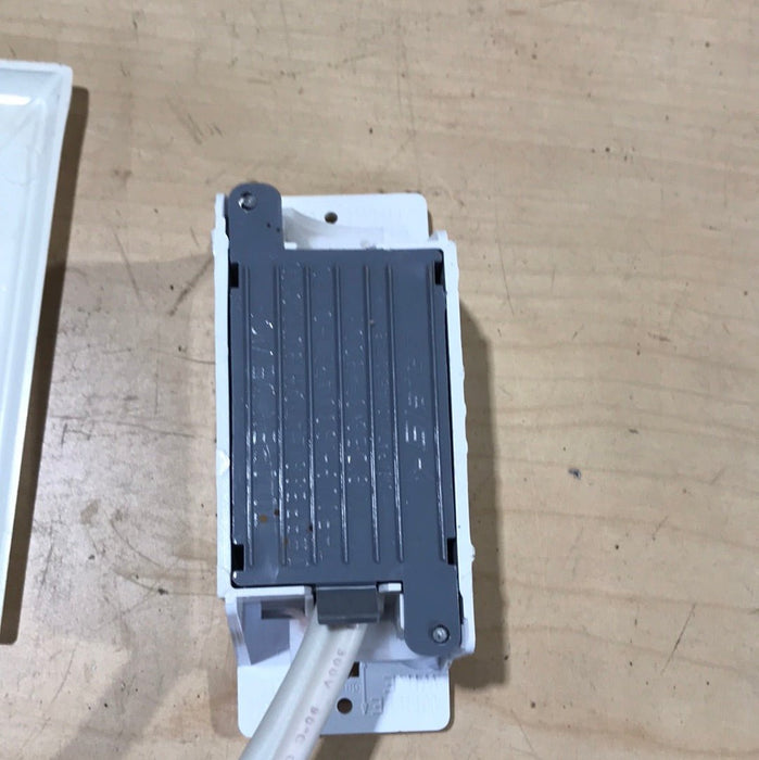 Used RV 15A-125V Wall Receptacle/Outlet - SLATER ELEC. INC.