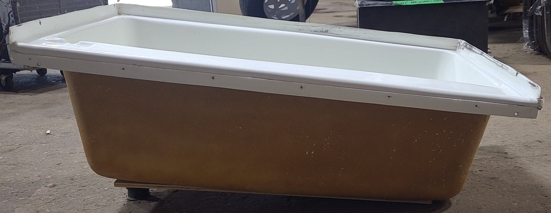 Used RV Bath Tub 35 1/2” x 23 1/2” - Left Hand Drain