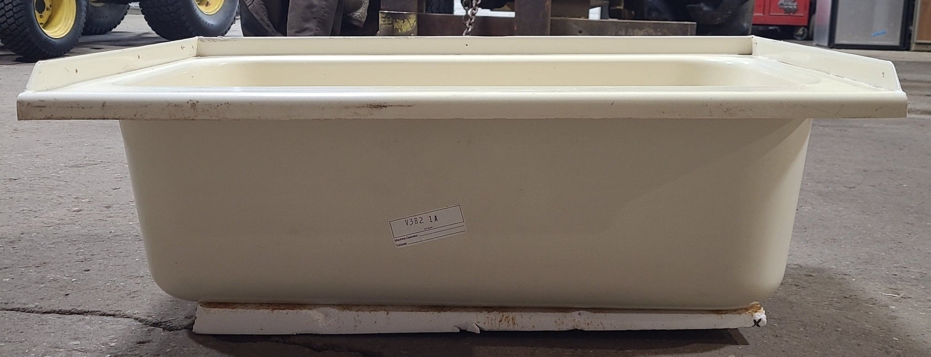Used RV Bath Tub 39 3/4” x 24” - Right Hand Drain