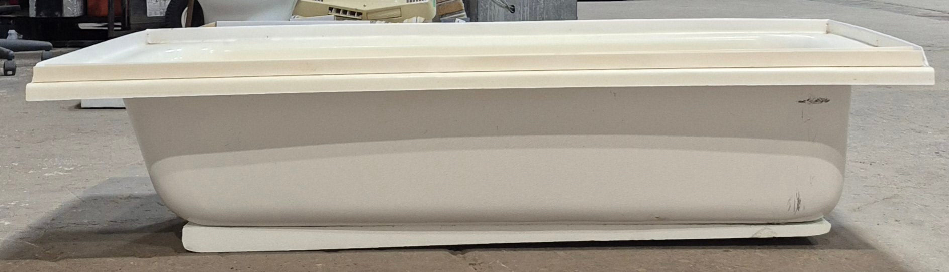 Used RV Bath Tub 53 5/8” x 26 3/4” - Right Hand Drain