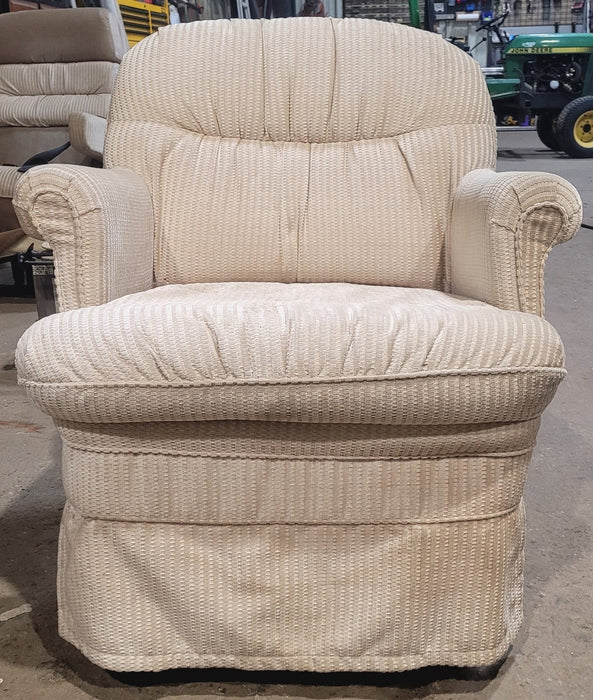 Used RV Chair - 33" H x 27 1/2" W x 25" D