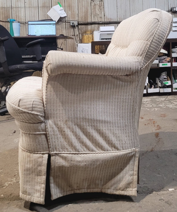Used RV Chair - 33" H x 27 1/2" W x 25" D