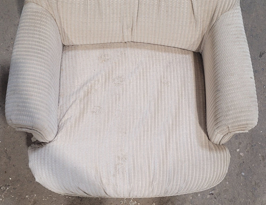 Used RV Chair - 33" H x 27 1/2" W x 25" D