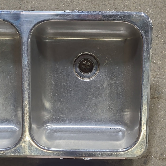 Used Double Kitchen Sink 25 3/8” W X 15 1/4” L