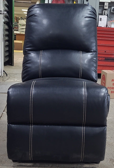 Used RV Recliner - Center Piece - 23" W x 40" H x 38" D