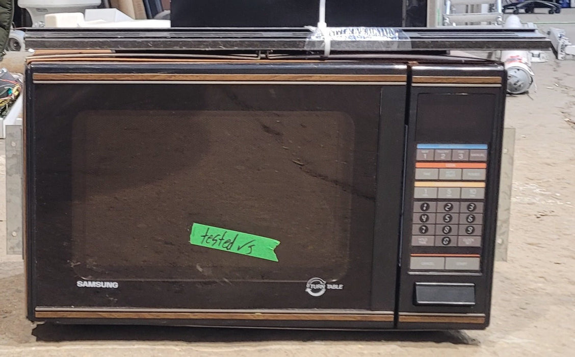 Used SAMSUNG RV Microwave 20 1/2" W x 12 1/2" H x 12 3/4" D
