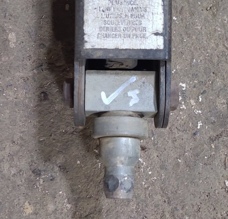 Used Stabilizer Jack 29"
