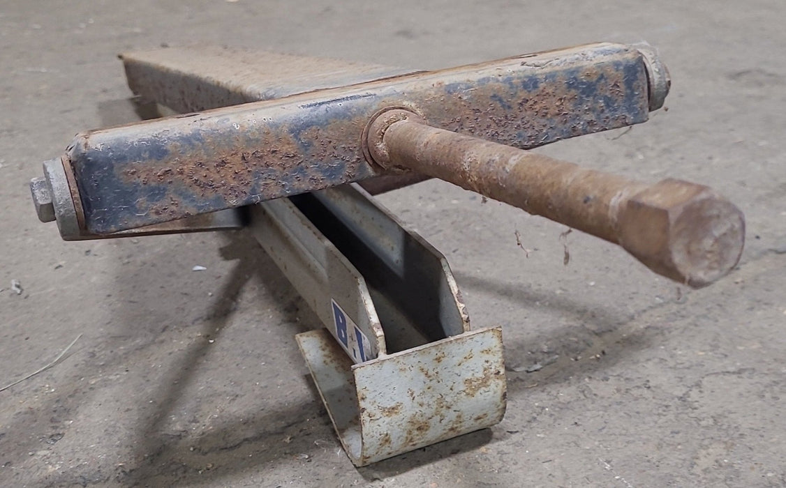 Used Stabilizer Jack | Single - Young Farts RV Parts