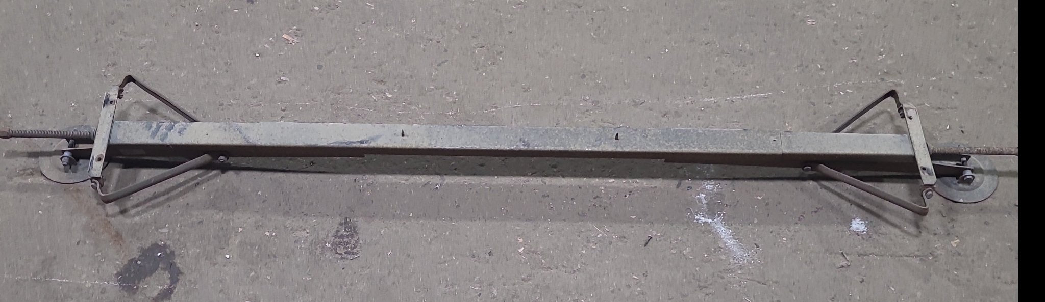 Used Telescopic Stabilizer Jack 83"