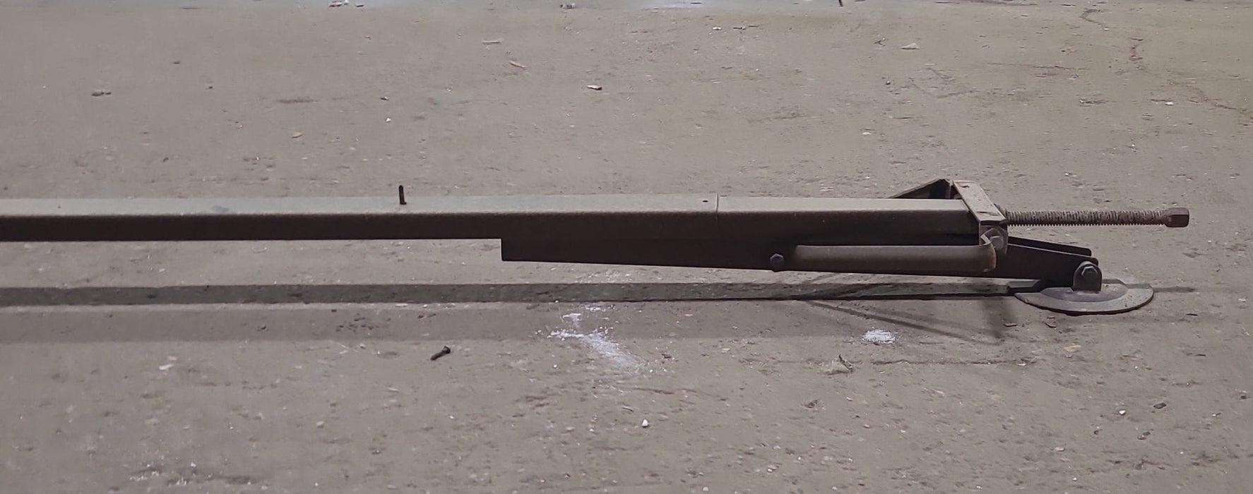 Used Telescopic Stabilizer Jack 83"