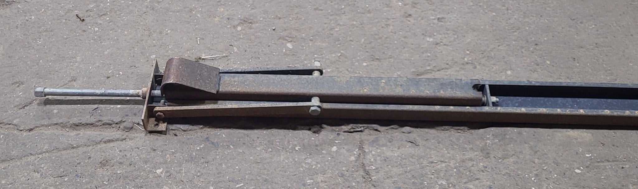 Used Telescopic Stabilizer Jack 84"
