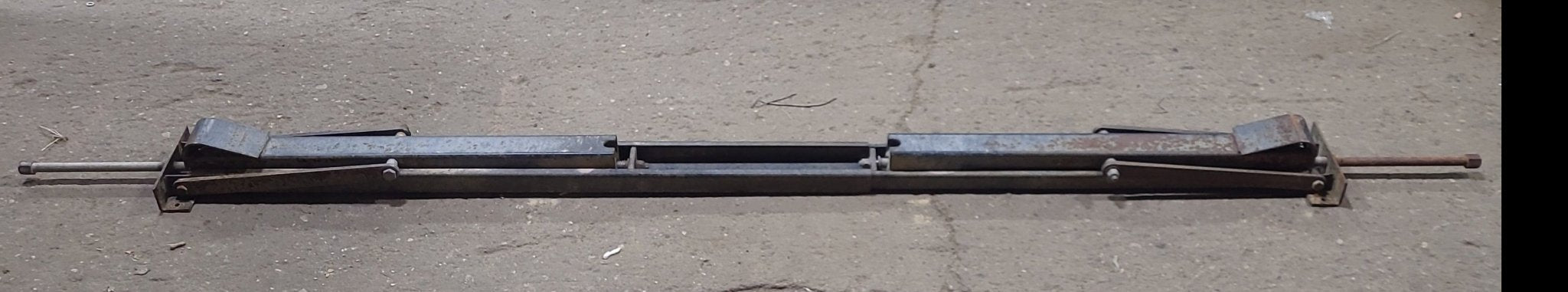 Used Telescopic Stabilizer Jack 84"