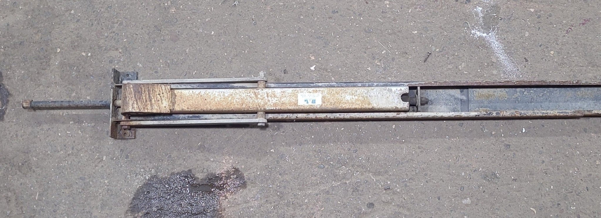 Used Telescopic Stabilizer Jack 85"
