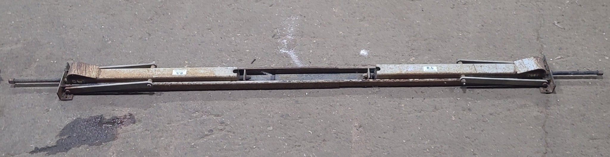 Used Telescopic Stabilizer Jack 85"