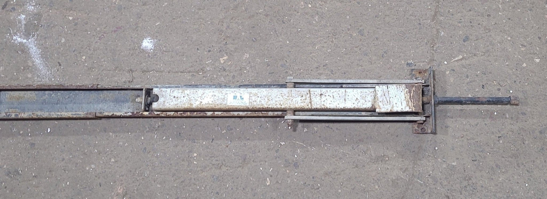 Used Telescopic Stabilizer Jack 85"
