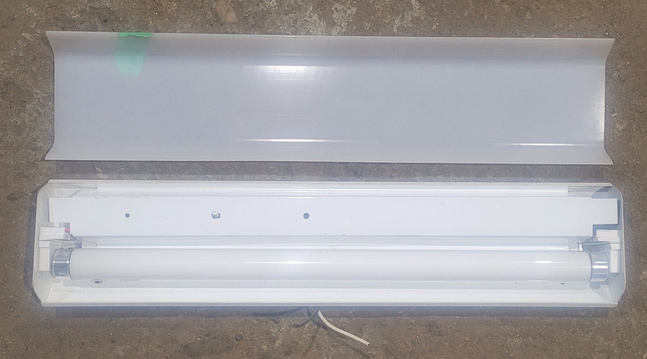Used Thin-Lite Single Florescent light fixture - 115