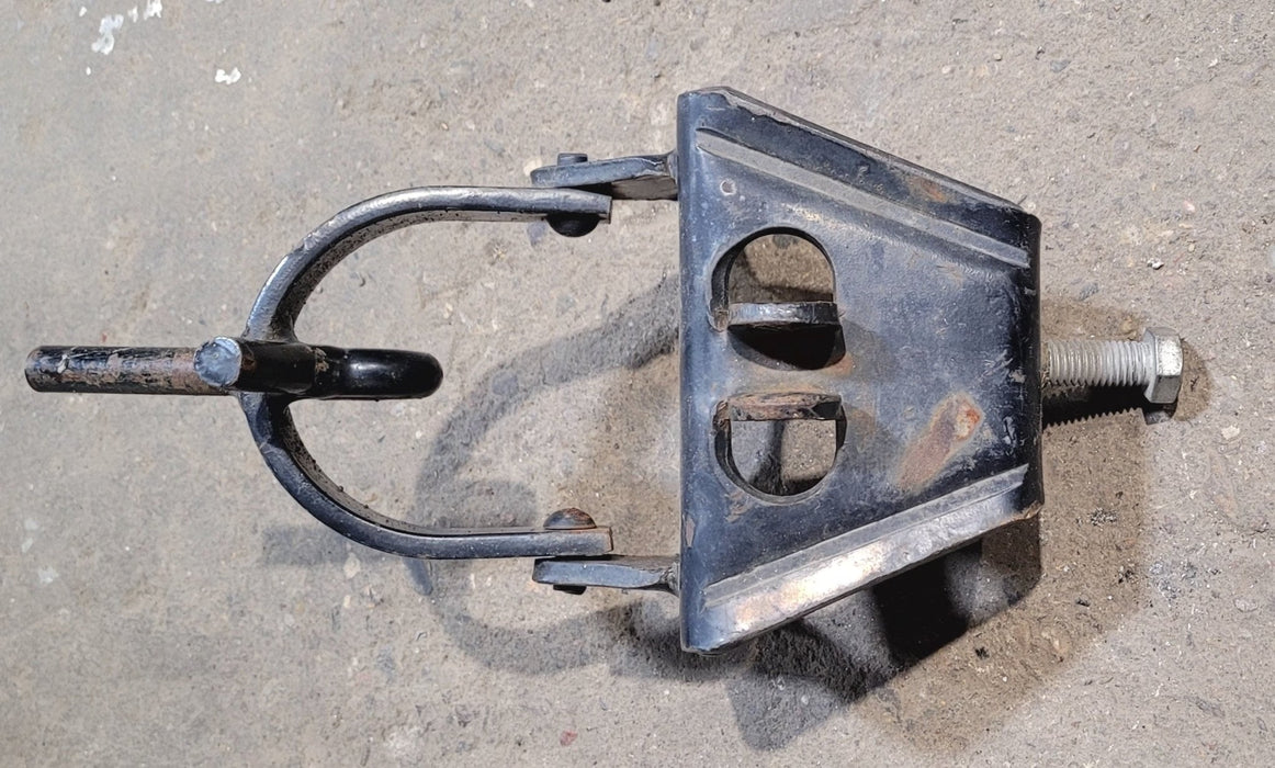 Used Weight Distribution Hook-Up Bracket