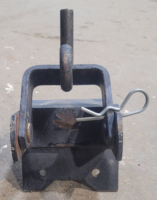 Used Weight Distribution Hook-Up Bracket
