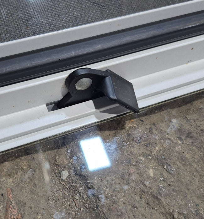 Used White Radius Opening Window : 29 1/4" W x 21 1/2" H x 1 1/4" D