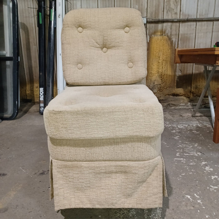 Used Young Farts RV Parts RV Chair - 19″ X 25″ X 37.5″
